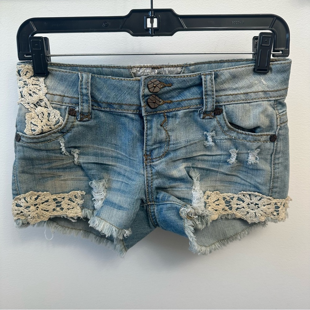 Hot Kiss Cici Distressed Lace Medium Wash Denim Shorts Raw Hem Juniors Size 3